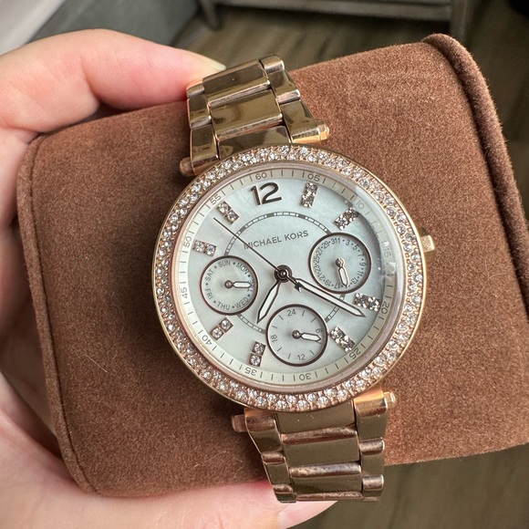 Michael Kors rose gold watch - Picture 2 of 2